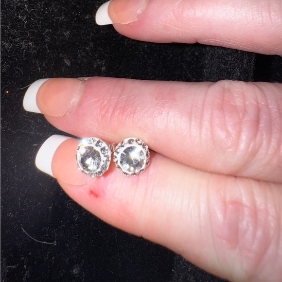 SILVER AND WHITE AUSTRALIAN CRYSTAL HALO STUD EARRINGS NEW IN BOX - Picture 9 of 12
